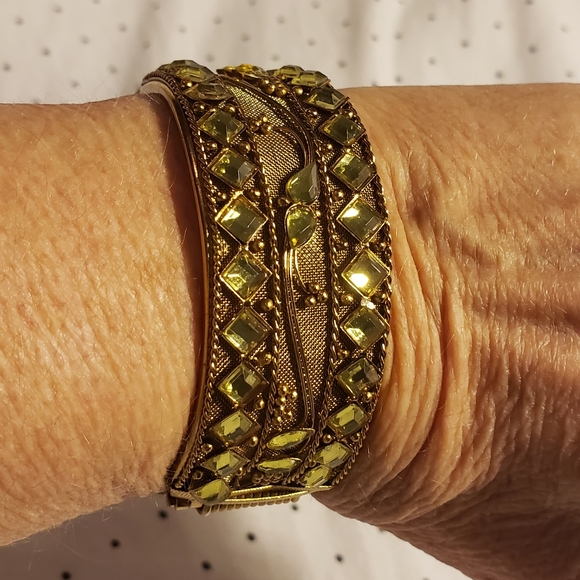 Peridot looking stones and gold hinged bangled bracelet - Picture 3 of 3